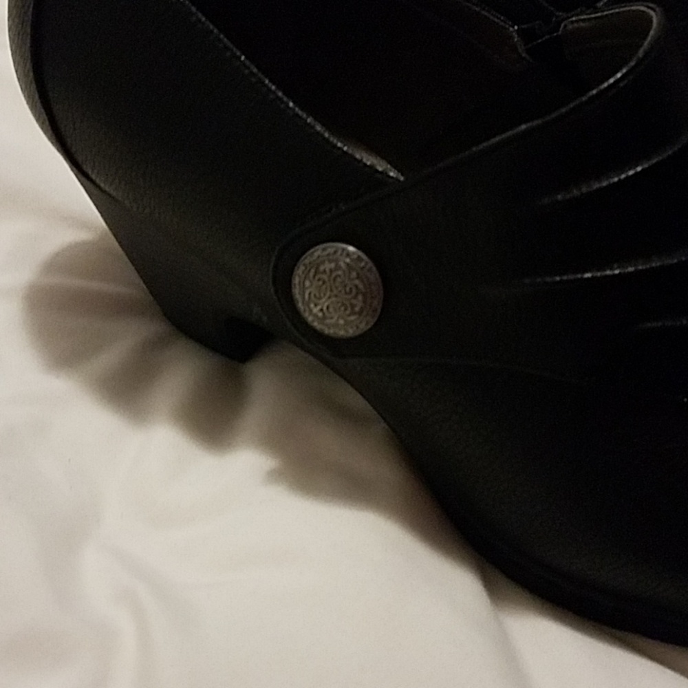 Shoes - Picture 3 of 3